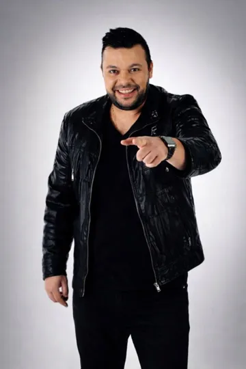Foto de Alex Dias de corpo inteiro